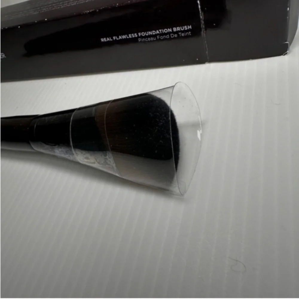 Laura Mercier Real Flawless Foundation Makeup Foundation Brush New In Box